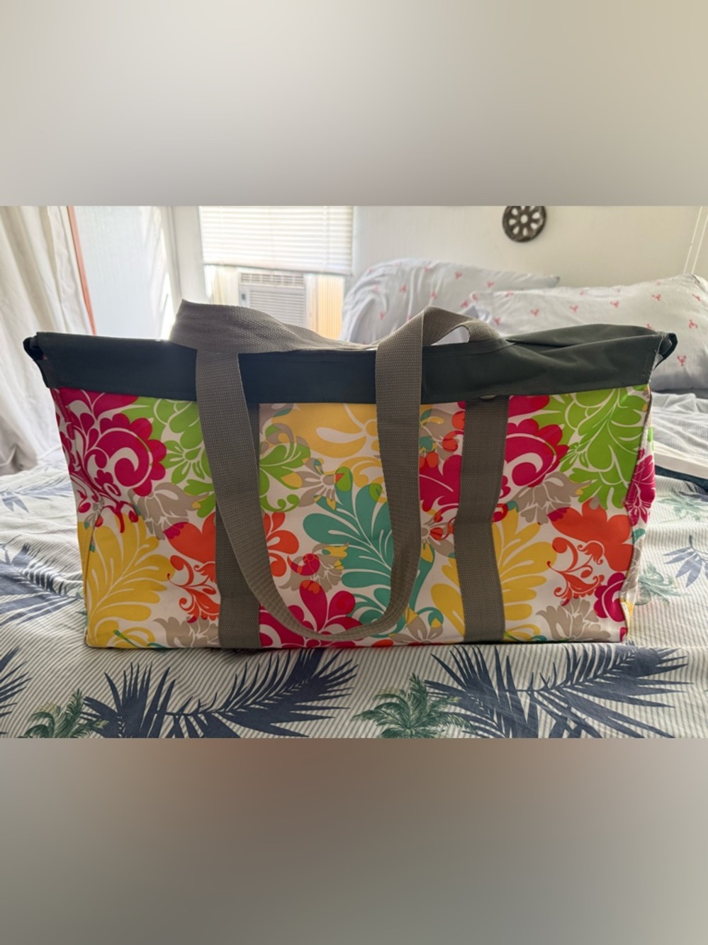 Thirty-One Large Utility Tote - Island Damask - RETIRED